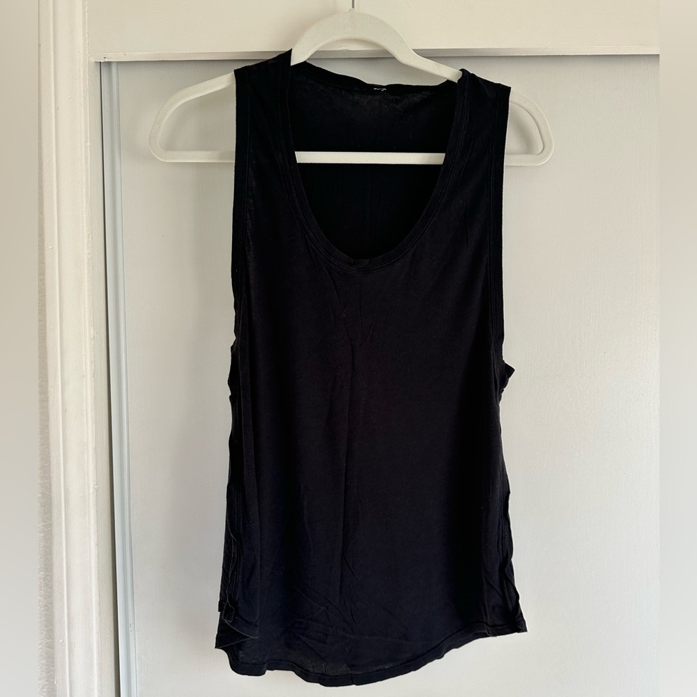 Lululemon Black Muscle Tank Top Size 8 Hip Length - Like New